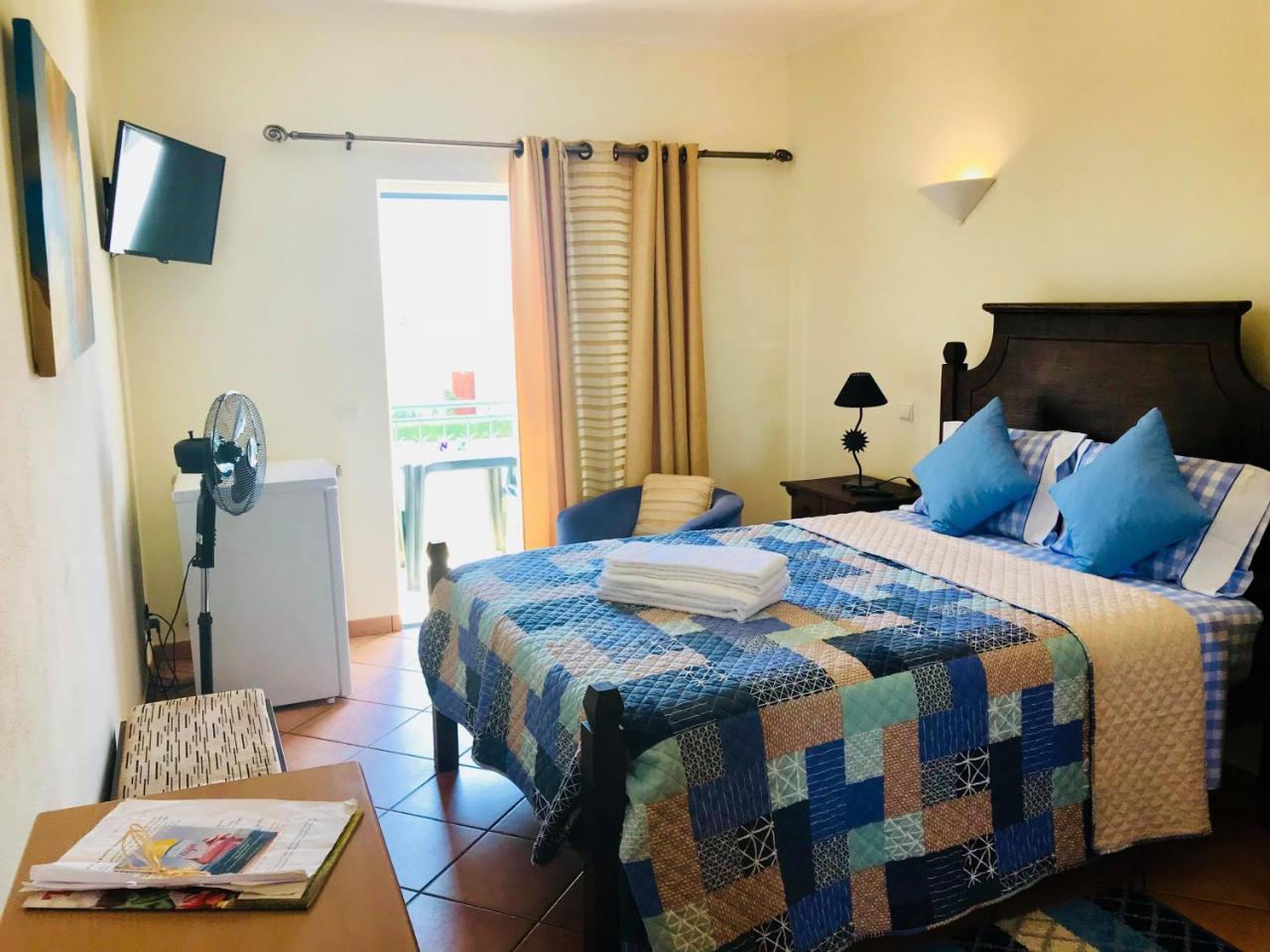 Bella & Gordinho Guesthouse لاغوس المظهر الخارجي الصورة